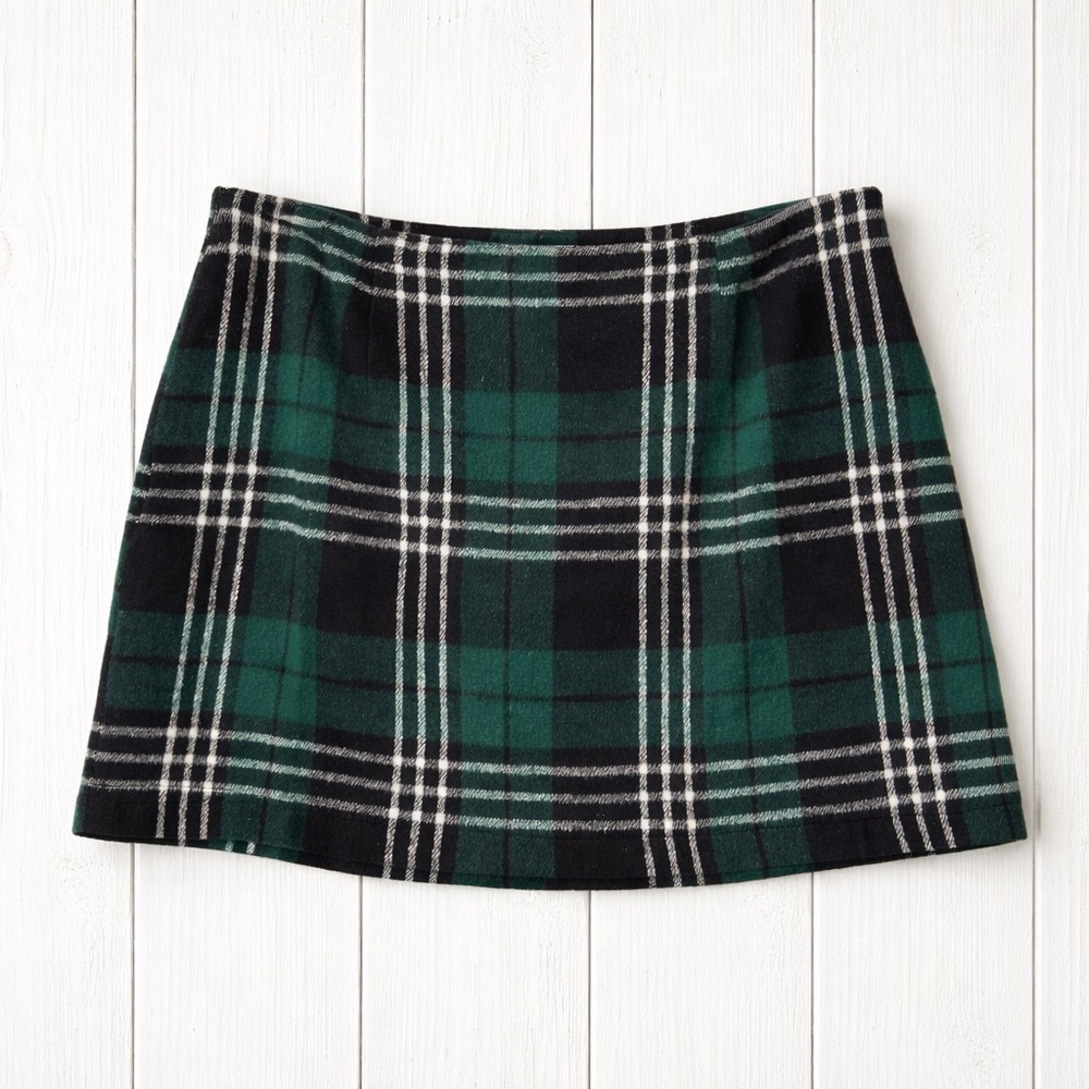 Green Plaid Mini Skirt NWT Size Medium Wool Blend Preppy Schoolgirl Style - Picture 2 of 7